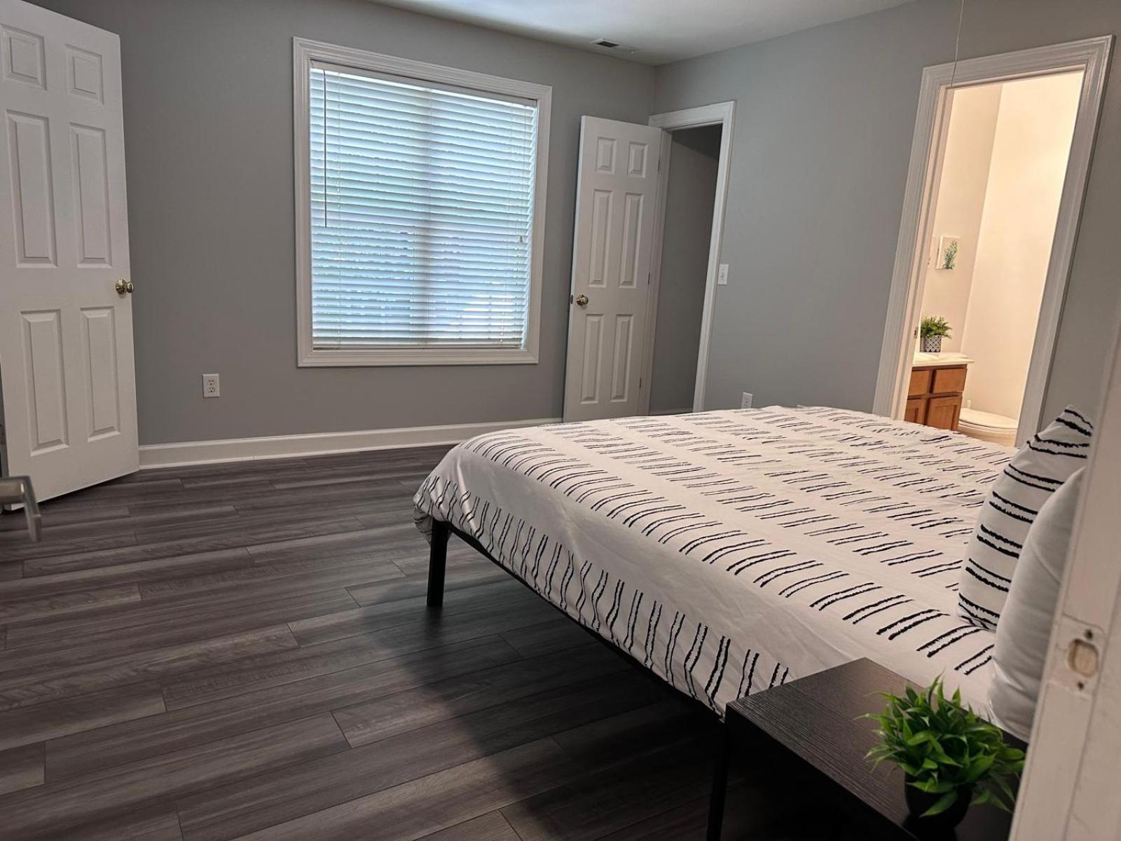 Апартаменты Simple Elegant Townhouse Dt Raleigh Ncsu Экстерьер фото